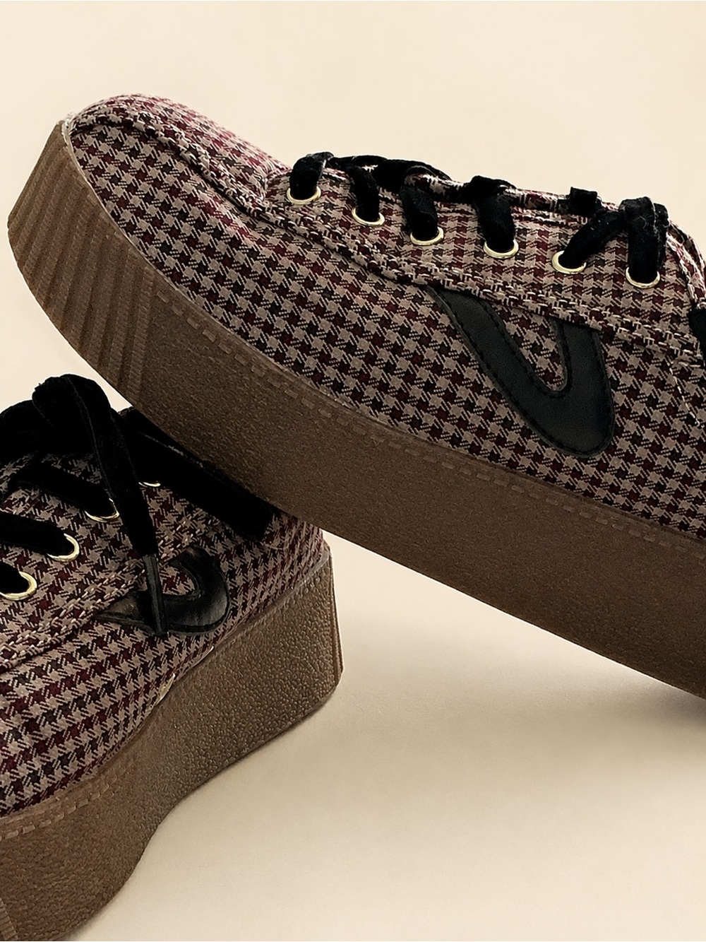 Tretorn Nylite Plus Bold Burgundy Plaid Platform Sneakers — Women’s Size 8 - Picture 3 of 8